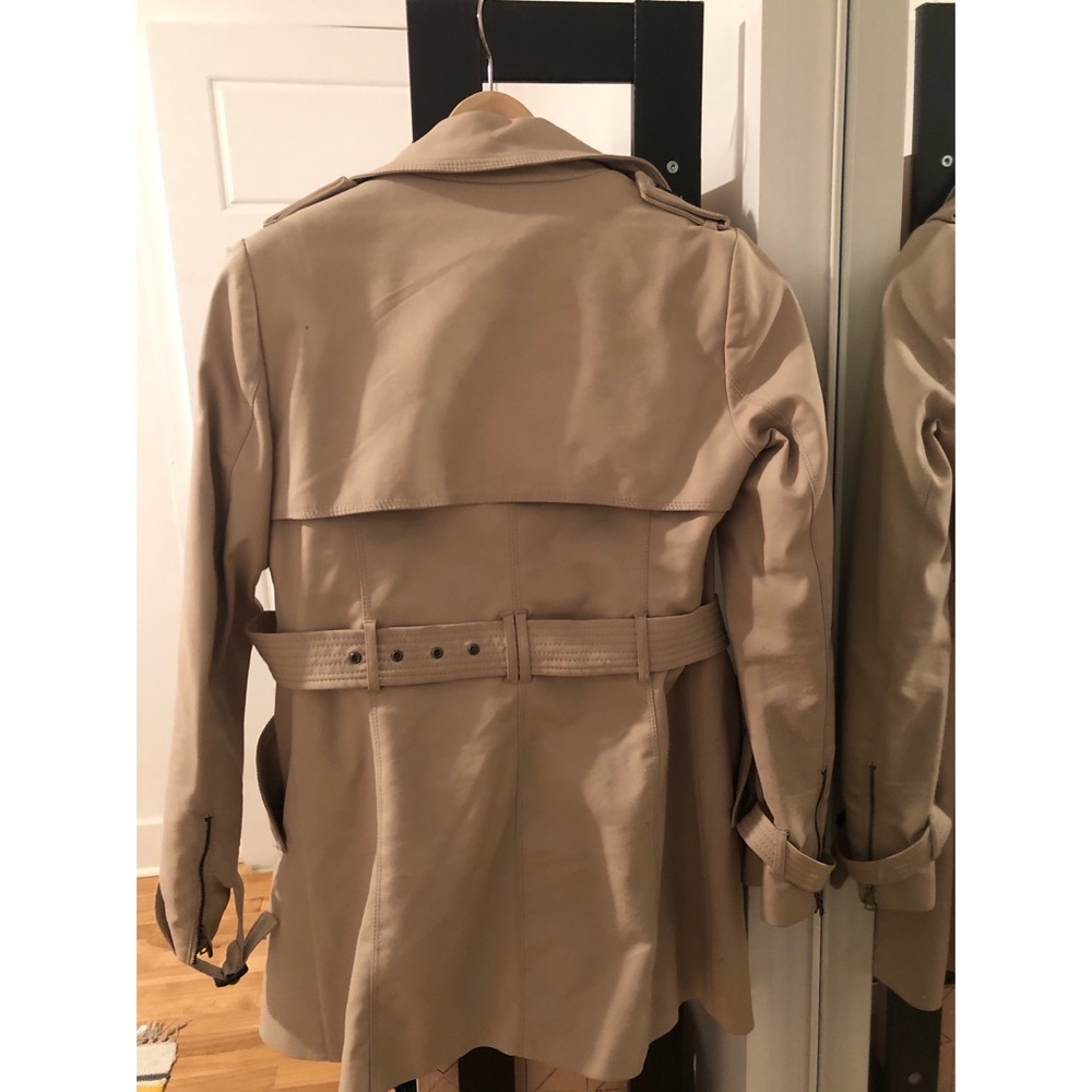 Classy trench - Picture 3 of 4